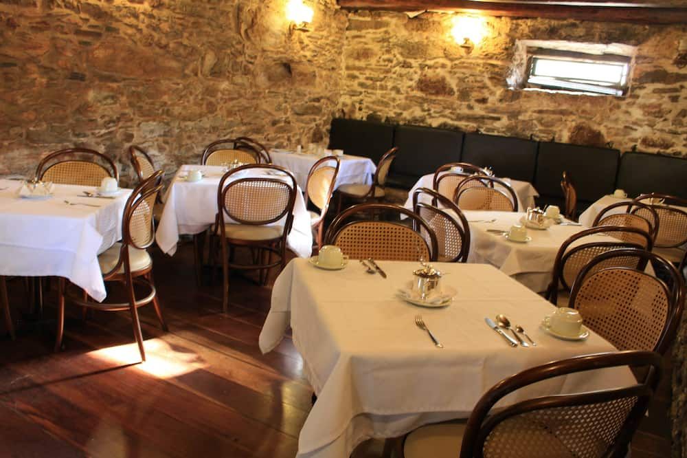 هوتل لوكسور - أورو بريتو - مطعم