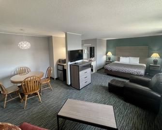 Countryside Inn & Suites - Council Bluffs - Living room