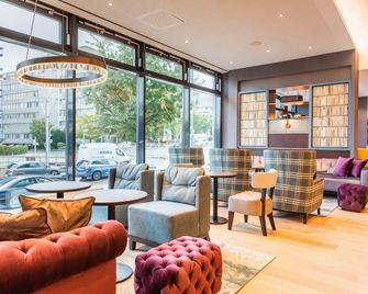 Premier Inn Stuttgart Feuerbach - Stuttgart - Lounge