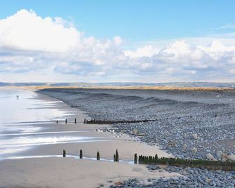 Family Friendly Chalet, A Stone's Throw from the Sea - Westward Ho! - Plage