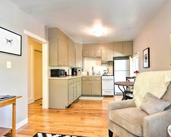 Historic Apartment - Walk to CSU Campus and Old Town - Fort Collins - Kitchen