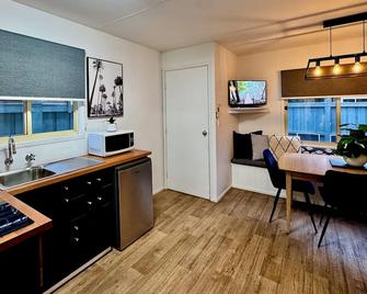 كاناستا كارافان بارك - ري - مطبخ