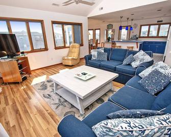 Semi-Oceanfront, Private Pool, Hot Tub, Close to Beach Access, GF2, Touch of Grey - Duck - Sala de estar