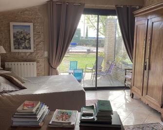 pretty Provencal farmhouse in the heart of the Luberon (between Gordes and Roussillon) with swimming pool - Joucas - Спальня