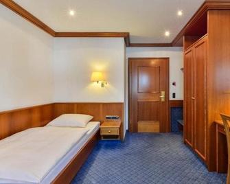 Hotel Fischerwirt - Ismaning - Bedroom