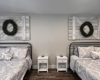 Newly remodeled home in Historic Hermann Wine Counrtry. - Hermann - Bedroom