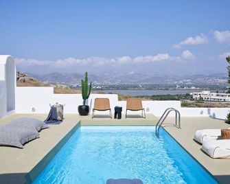 Exclusive Exotic Suite - Stelida - Pool