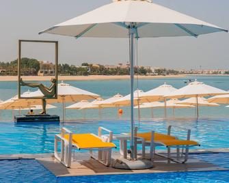C Central Resort the Palm - Dubai - Svømmebasseng