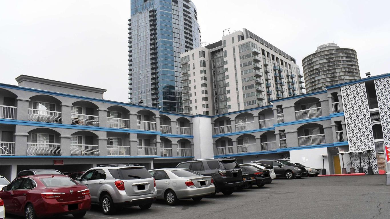 Travelodge by Wyndham Long Beach Convention Center