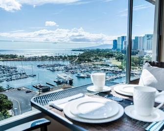 Waikiki Condo Beach+Mall! - Honolulu - Balcón