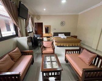 Malioboro Inn Hotel - Yogyakarta - Bedroom