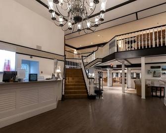Relax and Unwind in Carlsbad! 3 Comfortable Units, Outdoor Pool, Free Parking! - Carlsbad - Rezeption