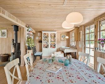Cozy Home In Korsør With Kitchen - Korsør - Comedor