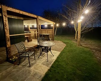 Heywood Glamping - Ormskirk - Innenhof