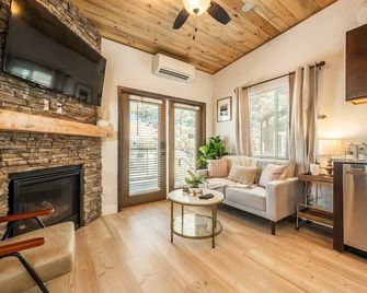 Pikes Peak Boutique Retreat! - Woodland Park - Obývací pokoj
