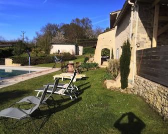 Stone house, large heated pool and spa, between Bordeaux and St Emilon - Saint-Germain-de-la-Riviere - Piscina