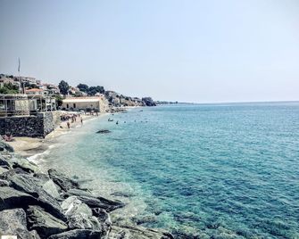 Frini Studios - Agia Varvara - Destino