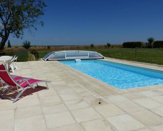 Gite Touraine La Calogniere In Sublaines - Luzillé - Piscina