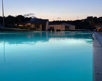 La Smeraldina Resort - Santa Teresa Gallura - Bazén
