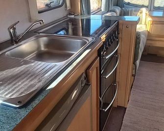 Pauls Mobile Home in Baro de So Joo, Portugal - Barao de Sao Joao - Køkken