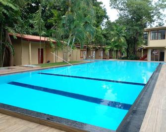 Lavendish Country Resort - Dambulla - Pool