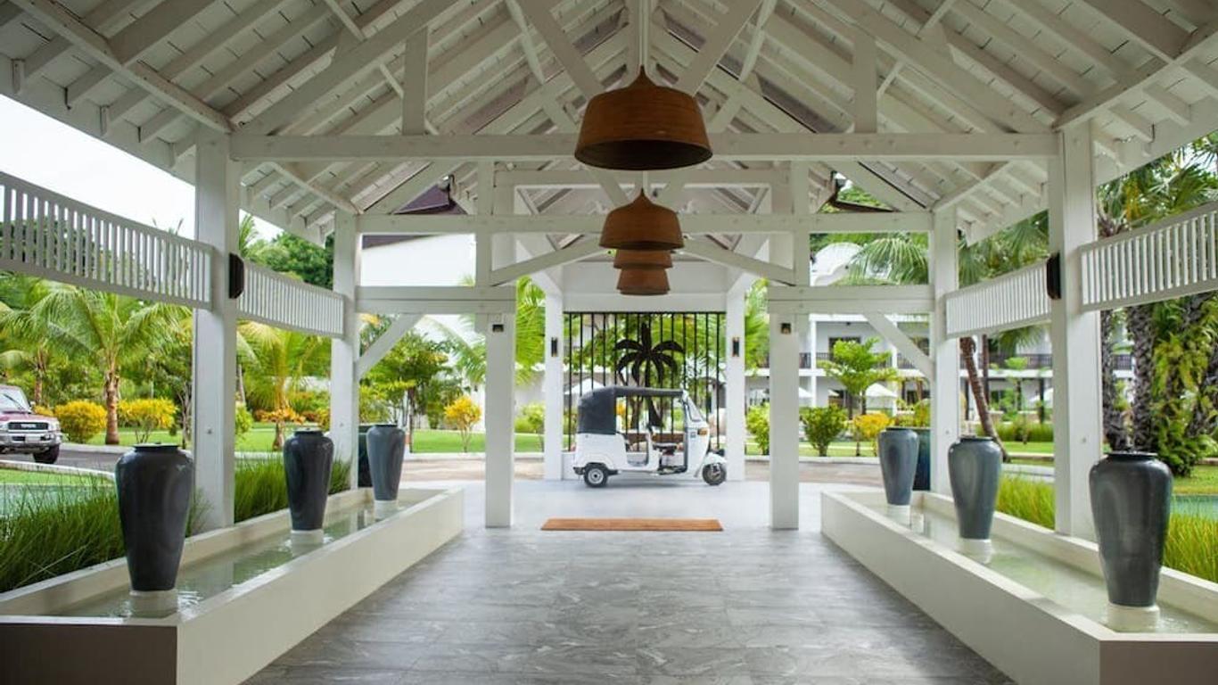 로열 비치 호텔 암바토로아카