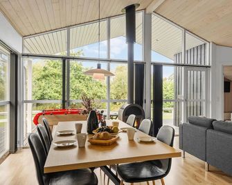 Nice home in Fjerritslev with sauna - Fjerritslev - Dining room
