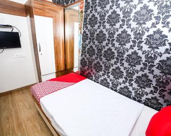 Collection O Hotel Sharda - Gwalior - Bedroom