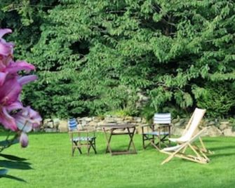 Mehefin Coed c/o llwyn Celyn - Crymych - Patio