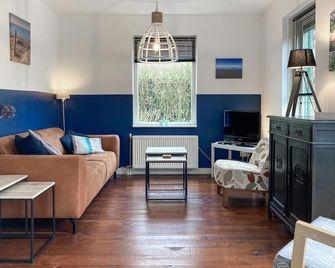 Amazing Home In Zonnemaire With Wifi - Zonnemaire - Living room
