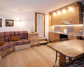 Charming Studio - Cortina d’Ampezzo - Wohnzimmer