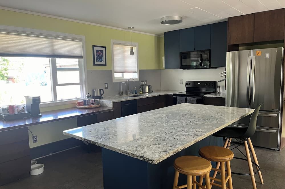 Two king bedrooms, fenced yard, dogs welcome! - Anchorage - Køkken