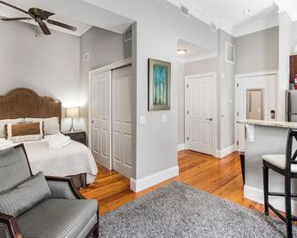 Charming Studio With Parking One Block From The River by Lucky Savannah - Savannah - Bedroom