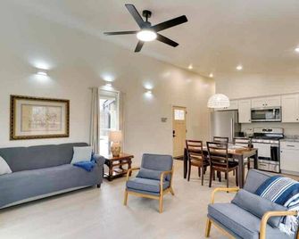 Cabin A - Basses Creek Cabins - Nature, Golf, swim, hike! - Crossville - Living room