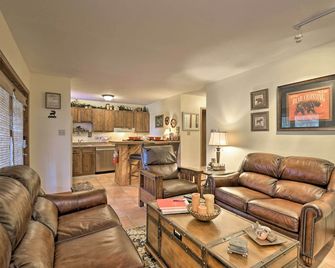 Cozy Angel Fire Condo Less Than Half Mi to Resort! - Angel Fire - Living room