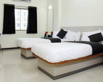 Hotel New Bharti - 奧蘭加巴德 - 臥室