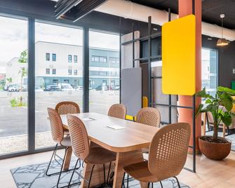 B&B HOTEL Villefranche-sur-Saône Sud - Villefranche-sur-Saône - Terasa