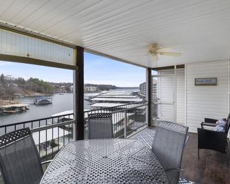 The Sunrise Suite Waterfront, Balcony with Pool - Lake Ozark - Balcony