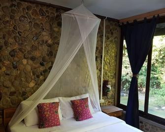 Thansila Resort - Mueang Ranong - Bedroom
