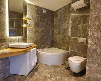 Hotel Vita Bella Resort & Spa - Gündoğan - Baño