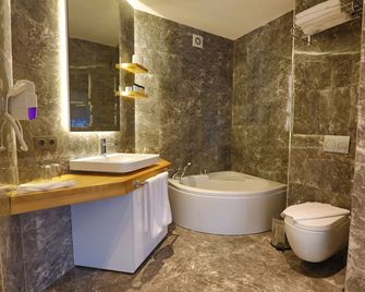 Hotel Vita Bella Resort & Spa - Gündoğan - Casa de banho