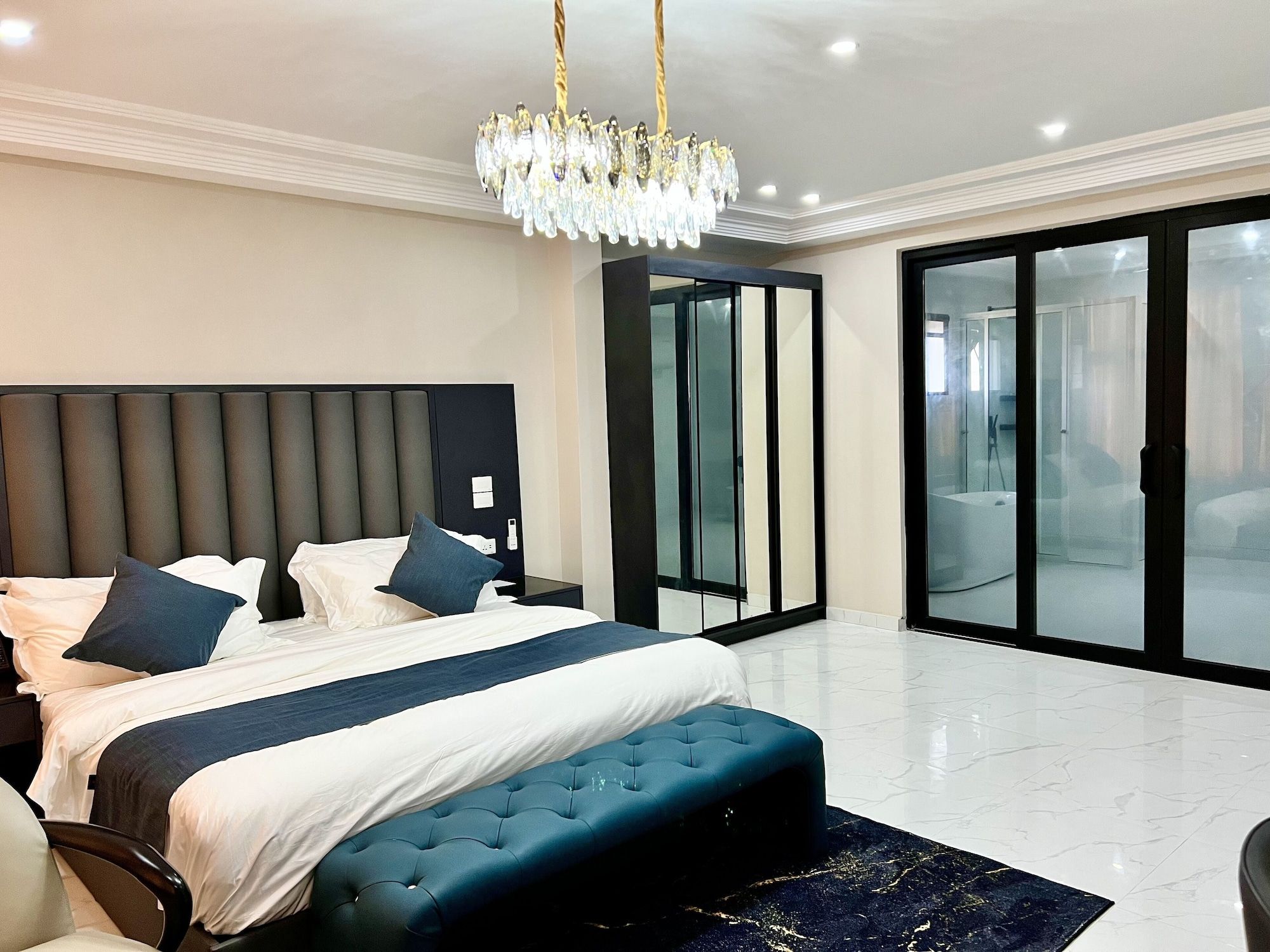 لايف ستايل لاكشري هوتل آند ريزيدنس - مونروفيا - غرفة نوم