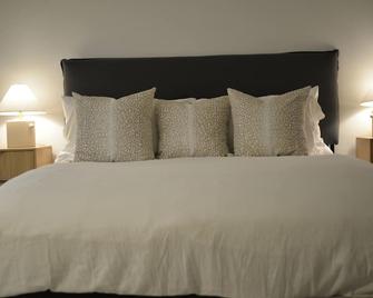 Cottage at The Creek- A Bear Creek Smokehouse Property - Marshall - Bedroom