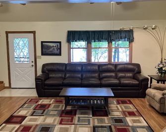 Wisconsin Northwoods cabin on beautiful Island Lake - Solon Springs - Living room