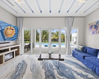 Ideal for Families The White House of Miami Close to Miami Beaches and the Keys West - Princeton - Living room