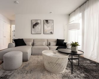 Huge modern chalet with spa and lake access - Saint-Gabriel-de-Brandon - Living room