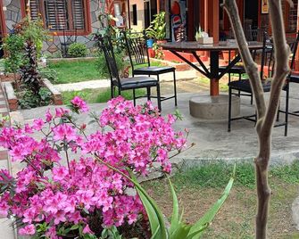 Pokhara Metro Eco Hotel - Hostel - Pokhara - Patio