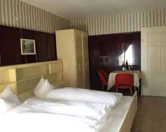Hotel Zur Guten Quelle - Selters - Bedroom
