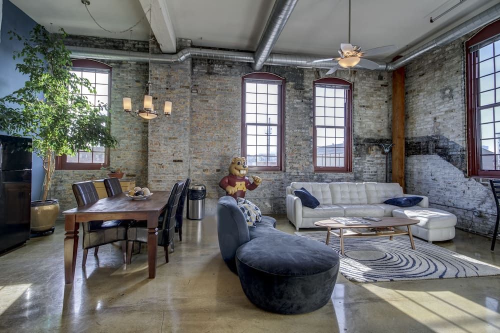Huge Loft U of M Dinkytown - مينيابوليس - غرفة معيشة