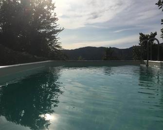 Villa Tella; Holiday house Italy, Piedmont, Cessole, - Cessole - Piscina